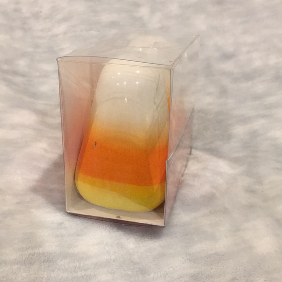 Ceramic Candy Corn Salt Pepper Shaker Set of Two NWT 3”x1.75” - Picture 13 of 15